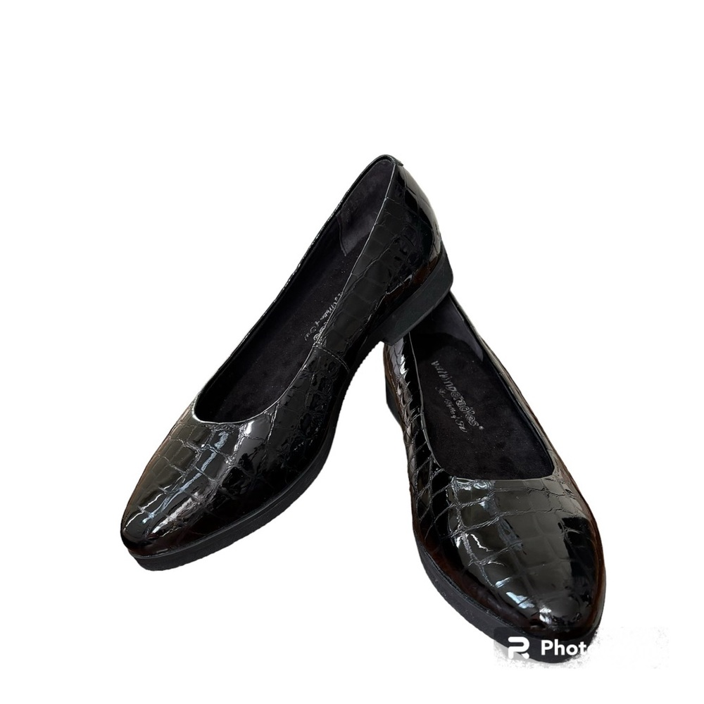 New Walking Cradles Women's leather Bounce Flat in black crocodile. Size 6 1/2 W